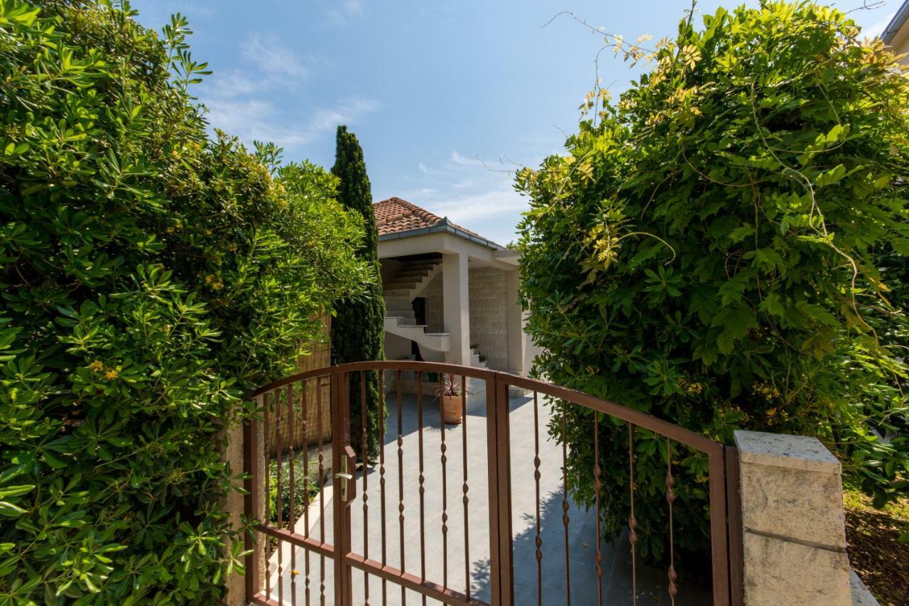 Holiday Home Ruzmarin Trogir Kültér fotó