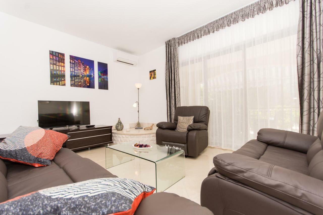 Holiday Home Ruzmarin Trogir Kültér fotó