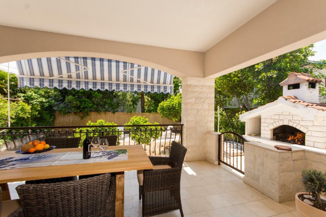 Holiday Home Ruzmarin Trogir Kültér fotó